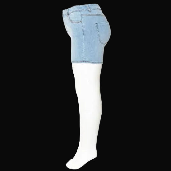 PLUS SIZE DENIM BASIC CLEAN HEM SHORTS: Light Wash
