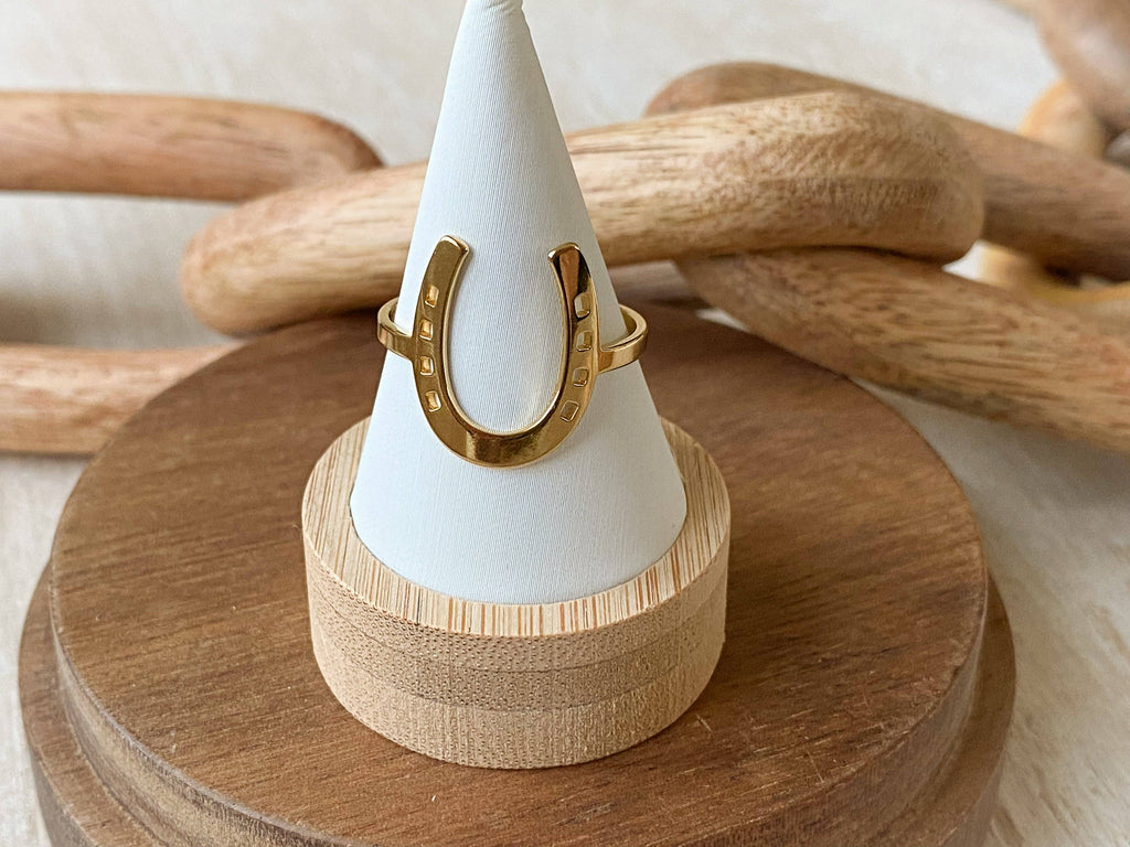 Horseshoe Ring: Gold